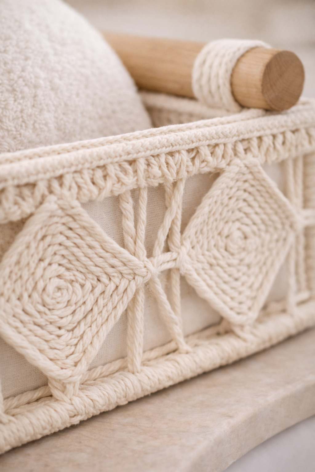 Ash Sid macrame basket with wooden handles and fabric lining